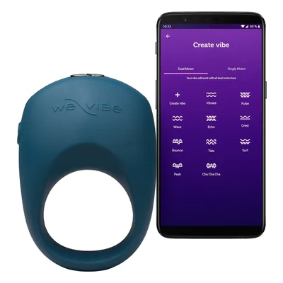 Comparatif des anneaux péniens : We-Vibe Pivot 2 sur fond blanc